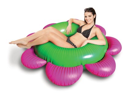 Фото девушка с надувным кругом