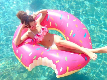 Круг надувной "пончик"