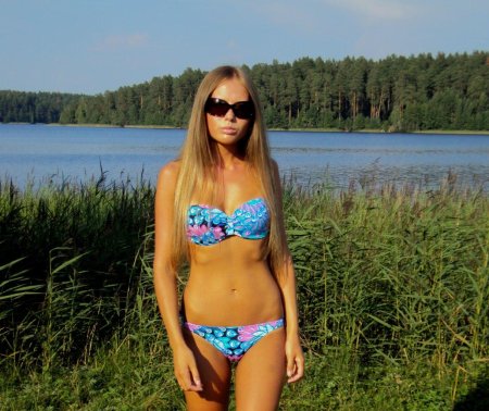 Девушки из соцсетей в купальниках