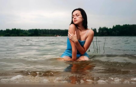 Девчонки на речке