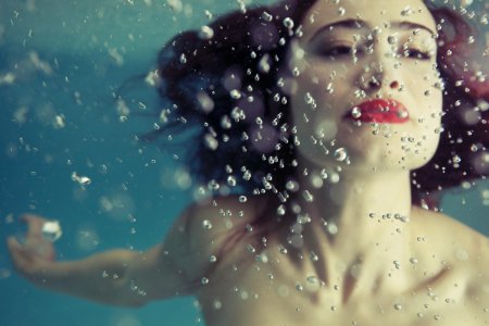 Лицо под водой
