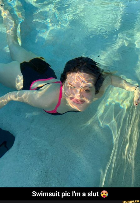 Женщина под водой