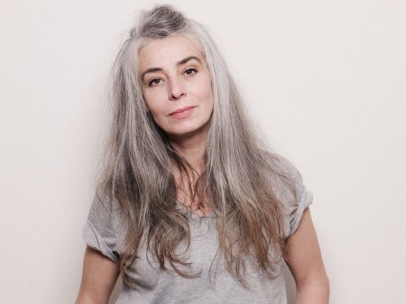 Седая девушка