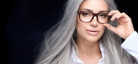 Женщина в очках