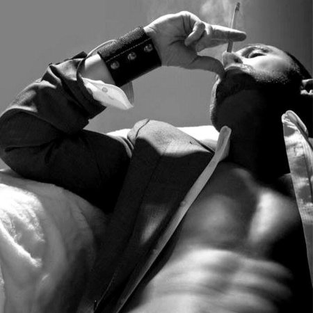 Мужчина с сигарой