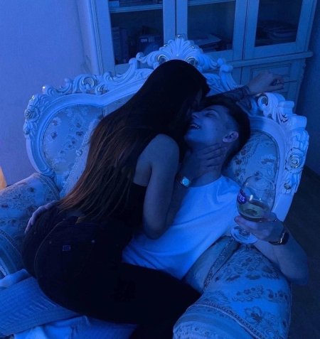 Даня и Юля поцелуй