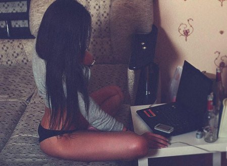 Брюнетка без лица