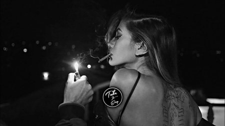 Девушка с сигаретой
