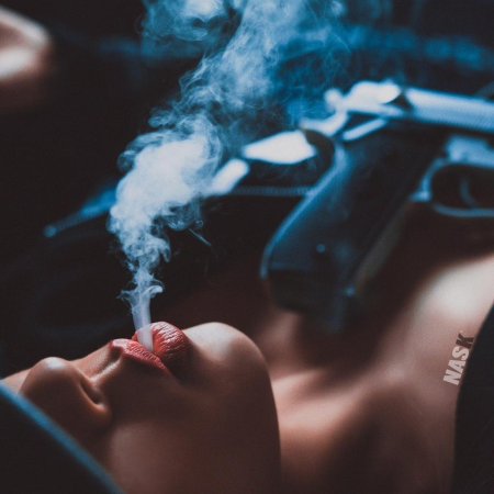 Девушка в дыму