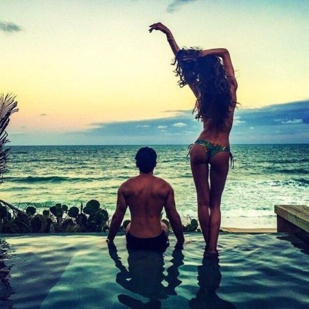 Парень с девушкой на море