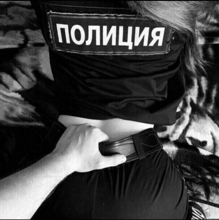 Девушки в полицейской форме