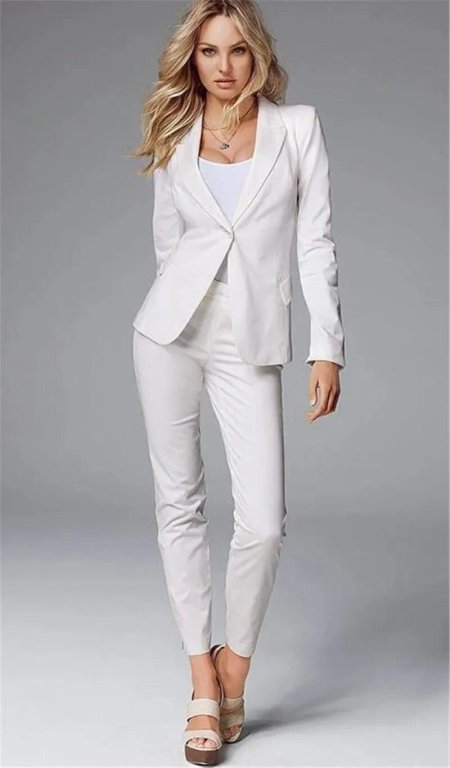 Белый костюм женский