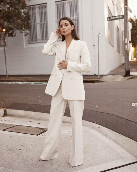 Женский брючный костюм 2022 тренды