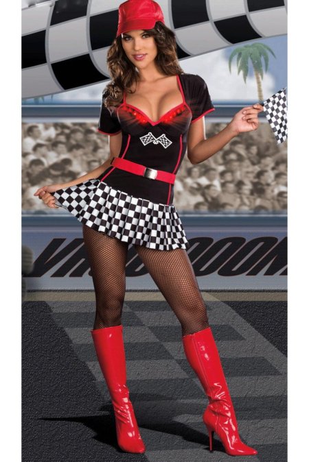 Девушка в костюме