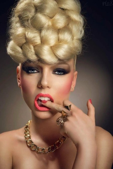 Прически гламур