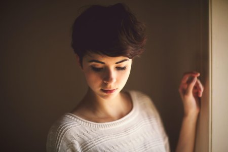 Ариэль сент-Клер с короткой стрижкой