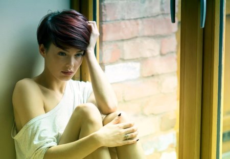 Эшли Грин с короткой стрижкой