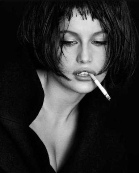 Моника Белуччи с сигаретой
