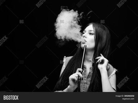Духи девушка с сигаретой