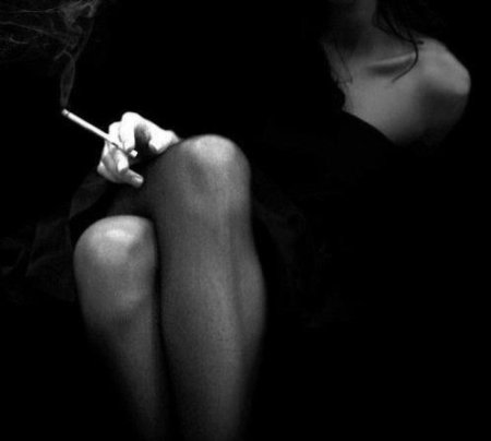 Женщина с сигаретой