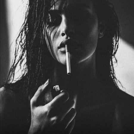 С сигаретой