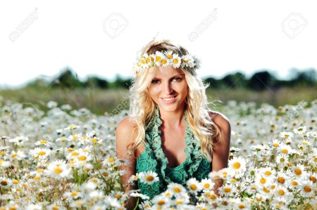 Девушка в венке