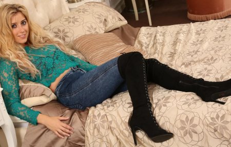 Красивые блондинки в чулках