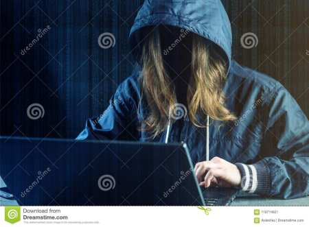 Девушка хакер