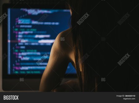 Девушка программист