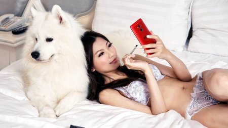 Девушка с собакой