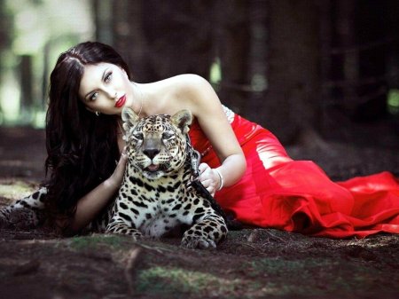 Девушка и леопард