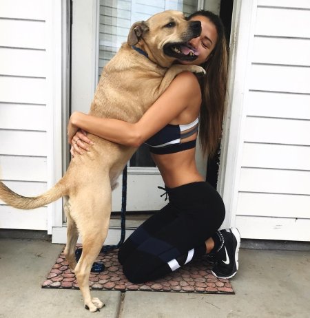 Девушка с собакой