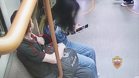 Женщины в метро