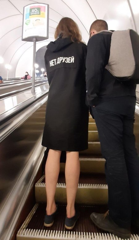 Девушки в метро