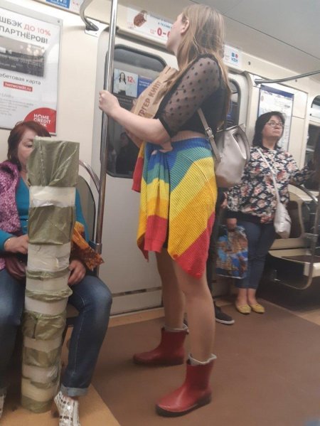 Модники в метро