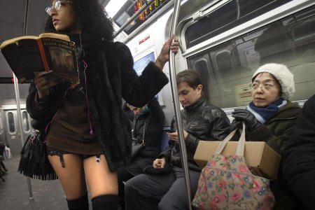Международная акция no Pants Subway Ride