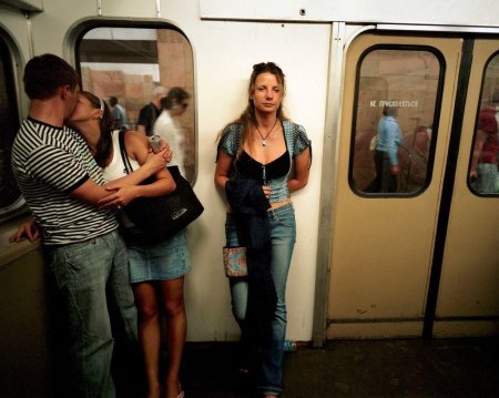 Девушки в метро