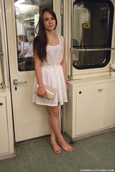 Девушки в метро