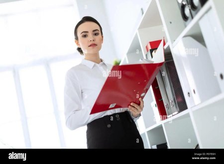 Девушка в офисе