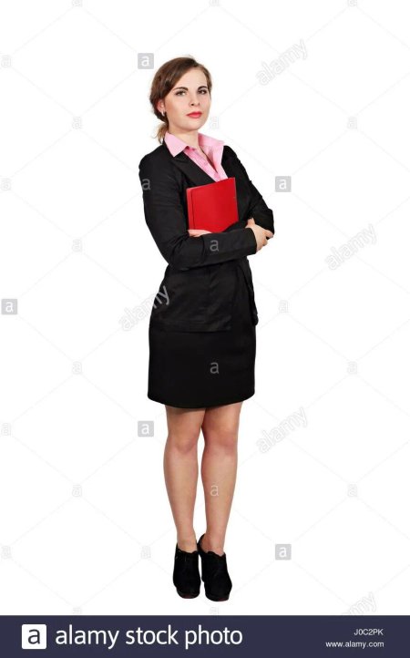 Женщина стоит