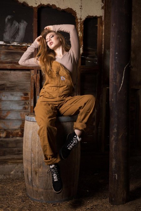 Девушка бочка