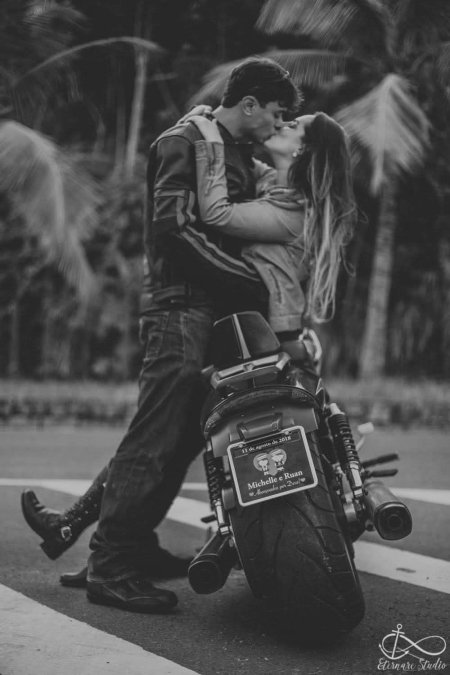 Пара на мотоцикле