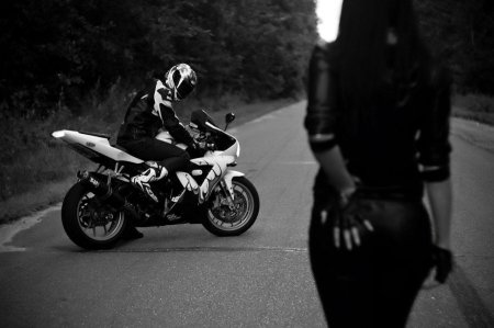 Девушка на мотоцикле