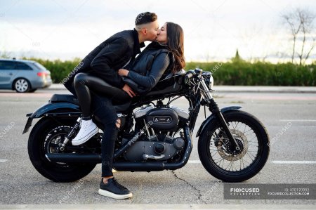 Фотосессия на мотоцикле пара