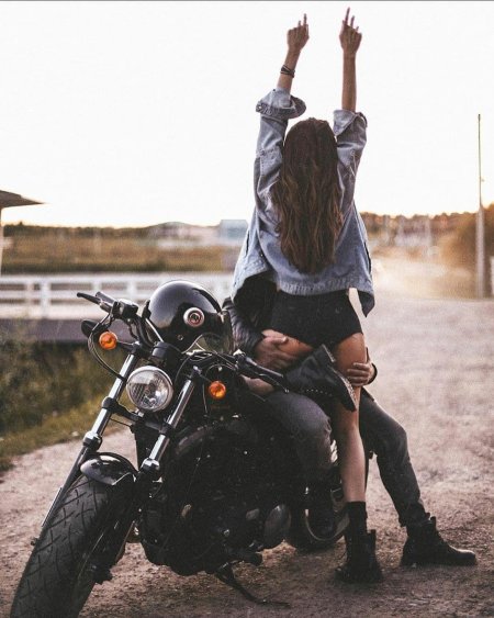 Фотосессия на мотоцикле пара