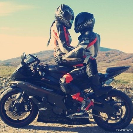 Девушка на мотоцикле