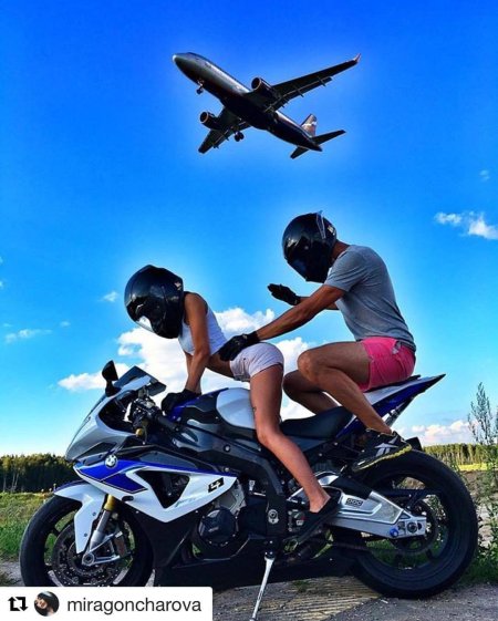 Пара на мотоцикле