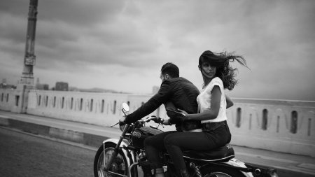 Девушка на мотоцикле