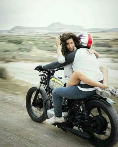 Девушка на мотоцикле