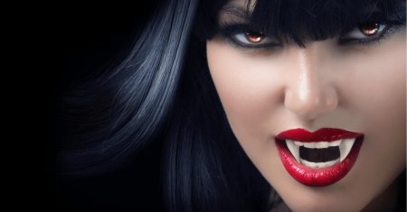 Девушка вампир